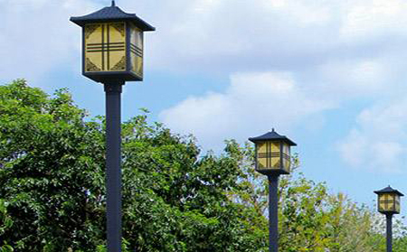 太阳能林周庭院灯怎么选亮度与续航更耐用